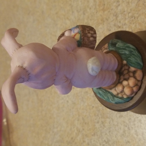 Vintage Lovable Teddies by Michael Hague APRIL Easter bear musical figurine 1986 - Picture 10 of 12